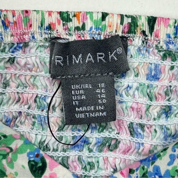 Floral Smocked Puff Sleeve crop top - Picture 10 of 11